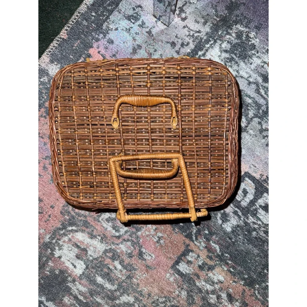 Vintage Woven Wicker Rattan Large‎ Picnic Basket with Folding Handle